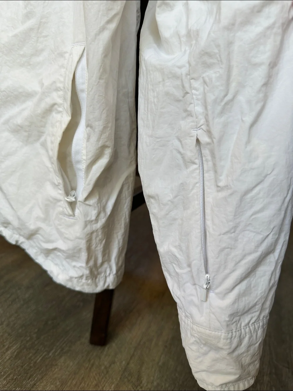 Nike SB White Coach Windbreaker Jacket with Drawstring Hem & Full Lining Size M